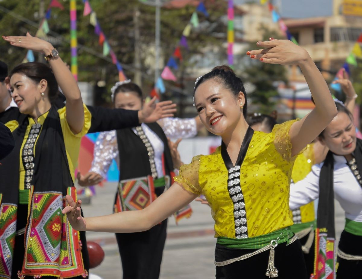 Xoe Thai Accredited as UNESCO Intangible Cultural Heritage of Humanity - Video Xoe Thai Accredited as UNESCO Intangible Cultural Heritage of Humanity - Video