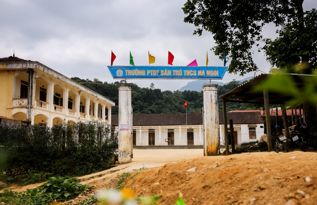 Cô giáo vùng biên “vượt núi” đi học tiến sĩ co giao vung bien vuot nui di hoc tien si