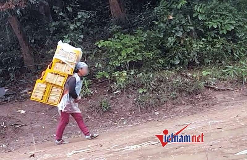 Đời cửu vạn vùng biên: Bí mật ở con đường bán sức kiếm tiền triệu mỗi đêm doi cuu van vung bien bi mat o con duong ban suc kiem tien trieu moi dem