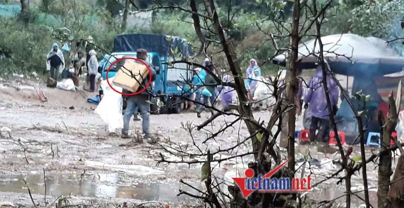 Đời cửu vạn vùng biên: Bí mật ở con đường bán sức kiếm tiền triệu mỗi đêm doi cuu van vung bien bi mat o con duong ban suc kiem tien trieu moi dem