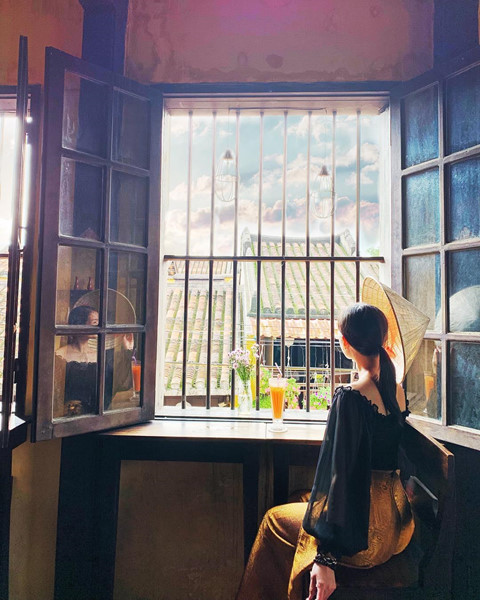 tan huong tron ven ve binh yen cua hoi an tai 5 tiem ca phe co dien
