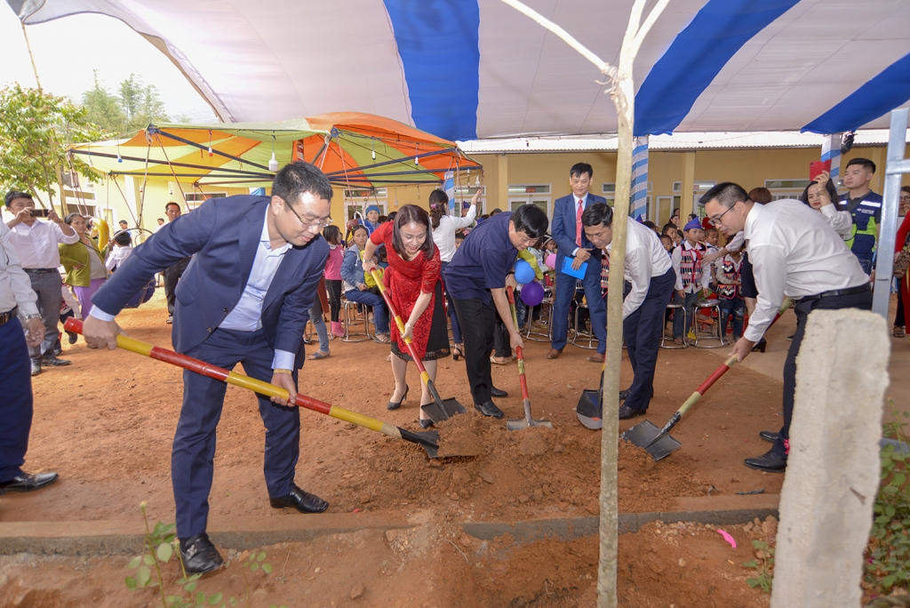hyundai thanh cong chinh thuc khanh thanh diem truong tieu hoc tai nghe an