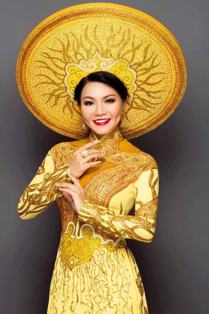 Ngọc Huyền - Nghệ sĩ cải lương đầu tiên nhận nút bạc YouTube ngoc huyen nghe si cai luong dau tien nhan nut bac youtube