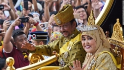 brad pitt phan ung du doi khi bi su dung hinh anh chong lai cong dong lgbt