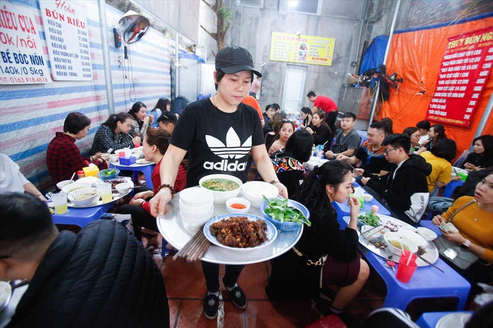 chen chan thuong thuc ngan chay toi la mieng giua long pho co ha noi 74720