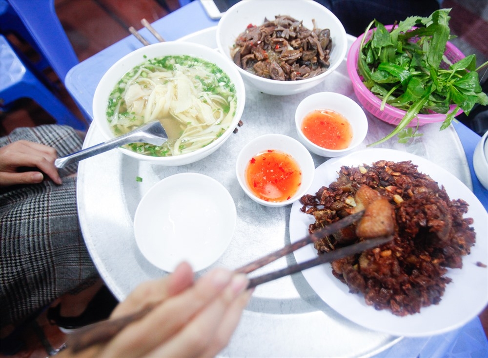 chen chan thuong thuc ngan chay toi la mieng giua long pho co ha noi 74720