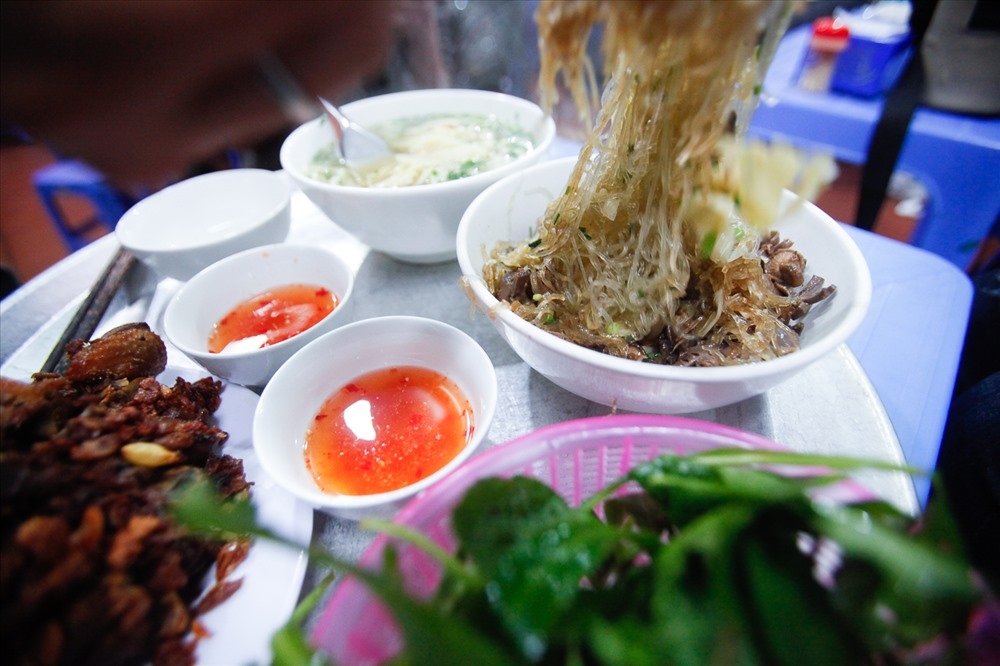 chen chan thuong thuc ngan chay toi la mieng giua long pho co ha noi 74720