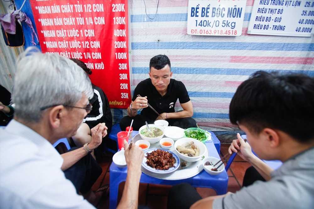 chen chan thuong thuc ngan chay toi la mieng giua long pho co ha noi 74720