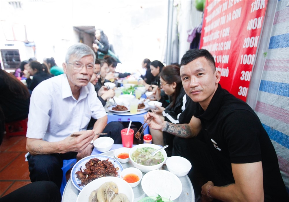 chen chan thuong thuc ngan chay toi la mieng giua long pho co ha noi 74720