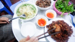 quanh ho guom ke chuyen vuot tang