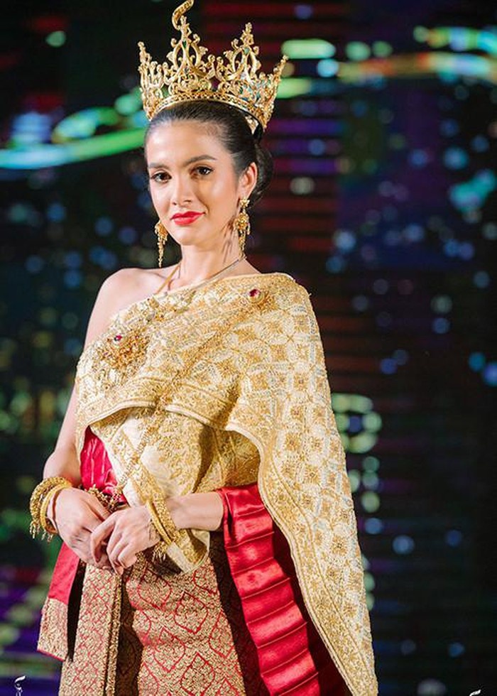 'Hoa hậu ngất xỉu' bị ném đá vì phát ngôn kì thị người chuyển giới hoa hau ngat xiu bi nem da vi phat ngon ki thi nguoi chuyen gioi