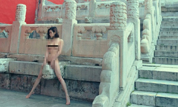 Những vụ chụp ảnh nude ở các di tích gây phẫn nộ trên thế giới nhung vu chup anh nude o cac di tich gay phan no tren the gioi