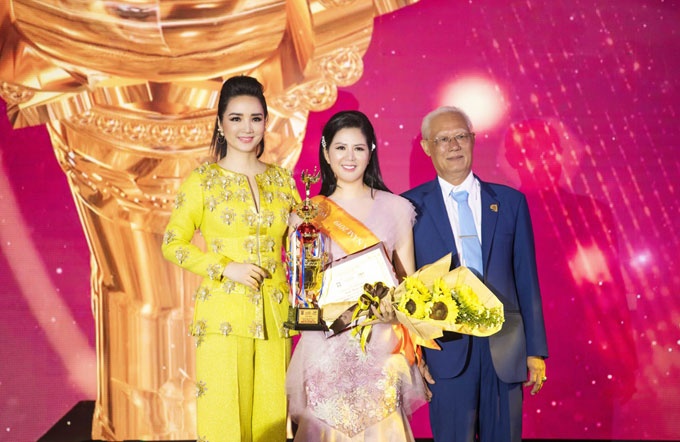 Đinh Hiền Anh - "Bông hồng quyền lực" là ai? dinh hien anh bong hong quyen luc la ai