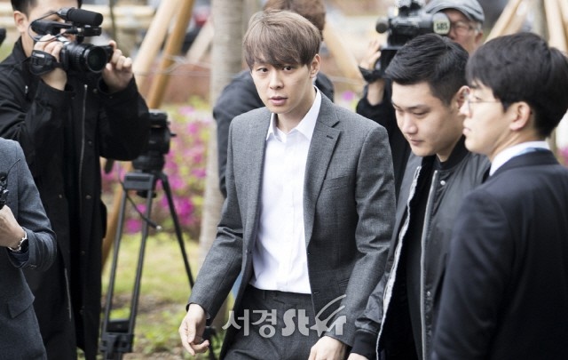 Park YooChun chính thức bị bắt giữ sau nhiều lần bị buộc tội sử dụng ma túy park yoochun chinh thuc bi bat giu sau nhieu lan bi buoc toi su dung ma tuy