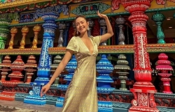 nsut thanh loan va vai dien ni co huyen trang niem tu hao va noi buon dong lai