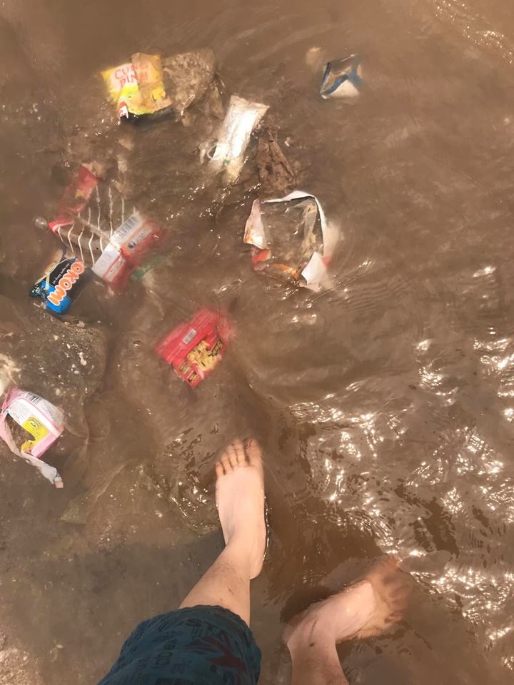 choang voi hinh anh rac thai bua vay cac tu diem du lich trong dip nghi le 304 15