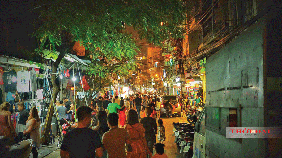 Khám phá "ngã tư quốc tế" Tạ Hiện giữa lòng phố cổ Hà Nội vi sao nga tu quoc te ta hien o ha noi hut khach