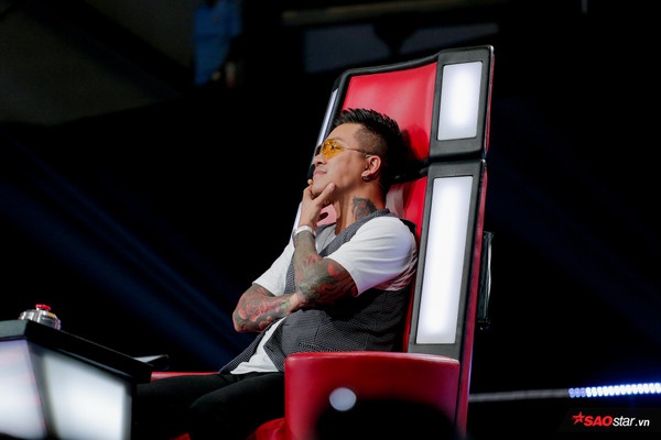Tập 4 The Voice 2019: Lâm Bảo Ngọc khiến 4 HLV "đảo điên" bấm nút Switch, Tuấn Hưng loại Juky San tap 4 the voice 2019 lam bao ngoc khien 4 hlv dao dien bam nut switch tuan hung loai juky san