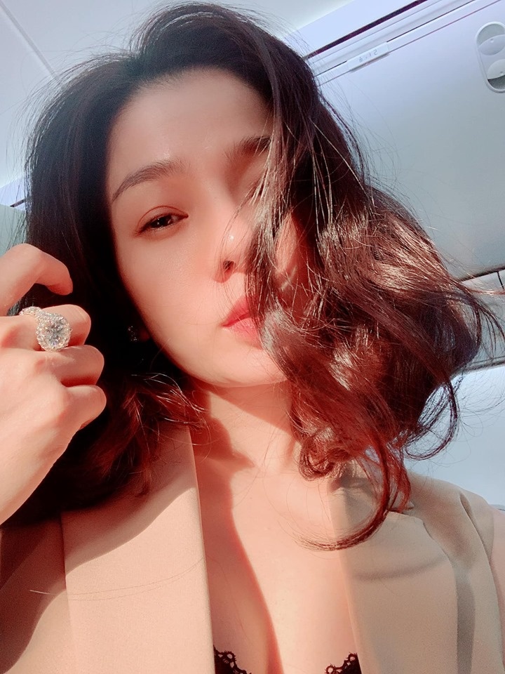 facebook sao viet hom nay 75 hoang thuy tro thanh dai dien cua viet nam du thi miss universe 2019