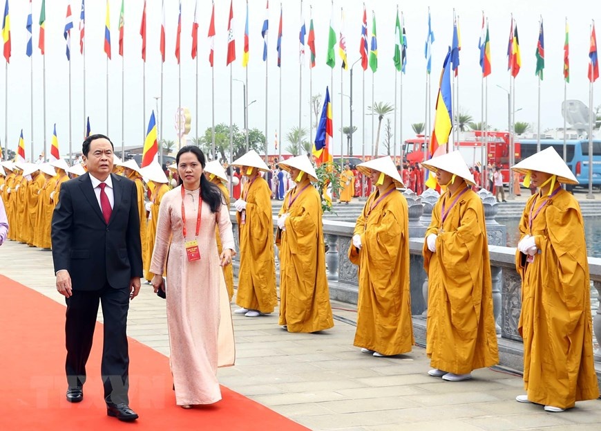 hon 20000 dai bieu tham du le khai mac dai le phat dan vesak 2019 o chua tam chuc