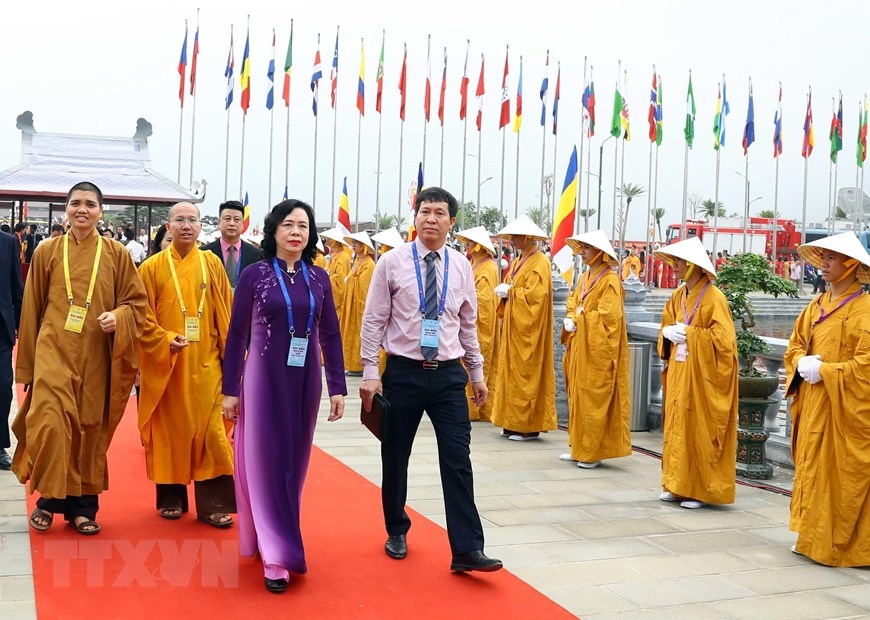 hon 20000 dai bieu tham du le khai mac dai le phat dan vesak 2019 o chua tam chuc