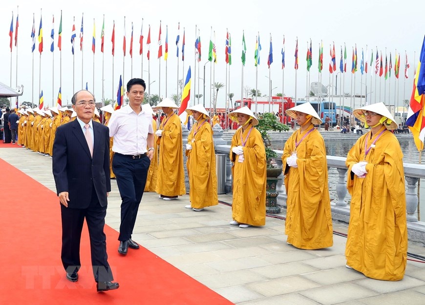 hon 20000 dai bieu tham du le khai mac dai le phat dan vesak 2019 o chua tam chuc