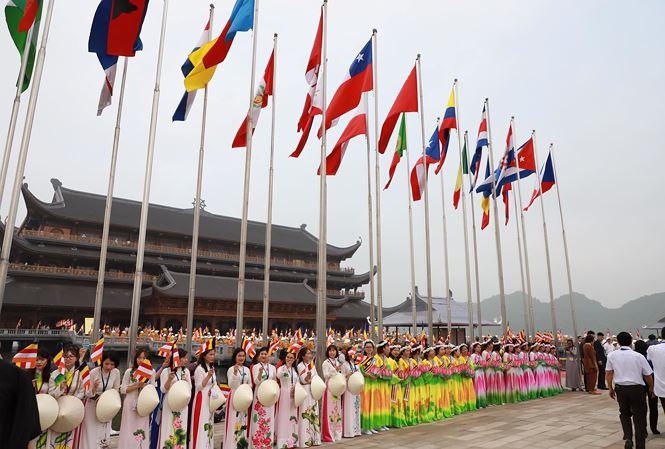 hon 20000 dai bieu tham du le khai mac dai le phat dan vesak 2019 o chua tam chuc