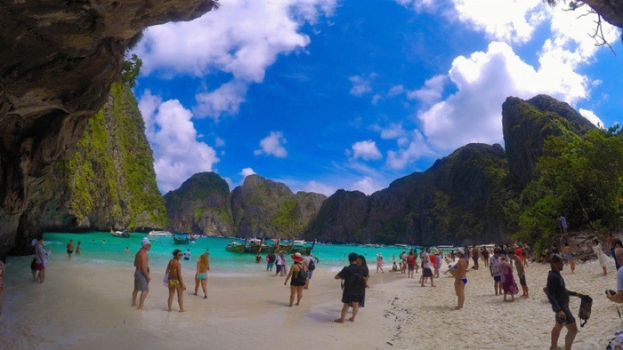 "Thiên đường cát trắng" vịnh Maya trước khi có quyết định đóng cửa đã từng đẹp và hút khách thế nào? thien duong cat trang vinh maya truoc khi co quyet dinh dong cua da tung dep va hut khach the nao