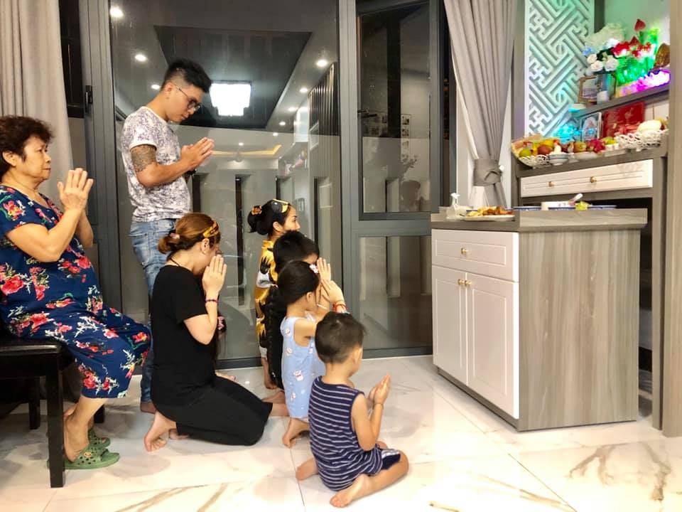 Facebook sao Việt hôm nay (13/5): Vợ Cường Đô La khoe nhẫn cưới, Phương Thanh cám cảnh chuyện cho vay tiền facebook sao viet hom nay 135 vo cuong do la khoe nhan cuoi phuong thanh cam canh chuyen cho vay tien