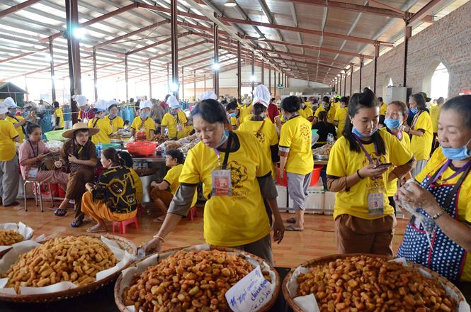 Cận cảnh khu bếp có 800 tình nguyện viên phục vụ Đại lễ Vesak 2019 can canh khu bep co 800 tinh nguyen vien phuc vu dai le vesak 2019