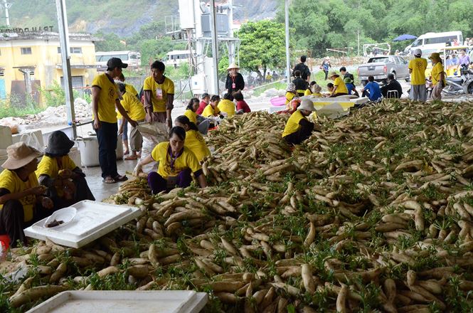 Cận cảnh khu bếp có 800 tình nguyện viên phục vụ Đại lễ Vesak 2019 can canh khu bep co 800 tinh nguyen vien phuc vu dai le vesak 2019