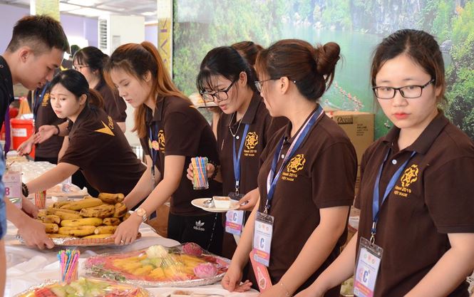 Cận cảnh khu bếp có 800 tình nguyện viên phục vụ Đại lễ Vesak 2019 can canh khu bep co 800 tinh nguyen vien phuc vu dai le vesak 2019