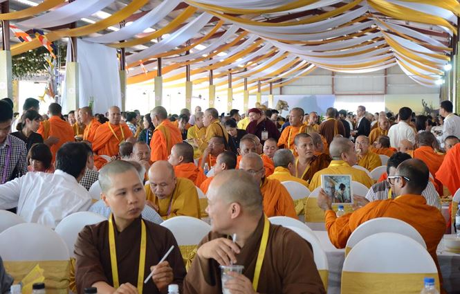 Cận cảnh khu bếp có 800 tình nguyện viên phục vụ Đại lễ Vesak 2019 can canh khu bep co 800 tinh nguyen vien phuc vu dai le vesak 2019
