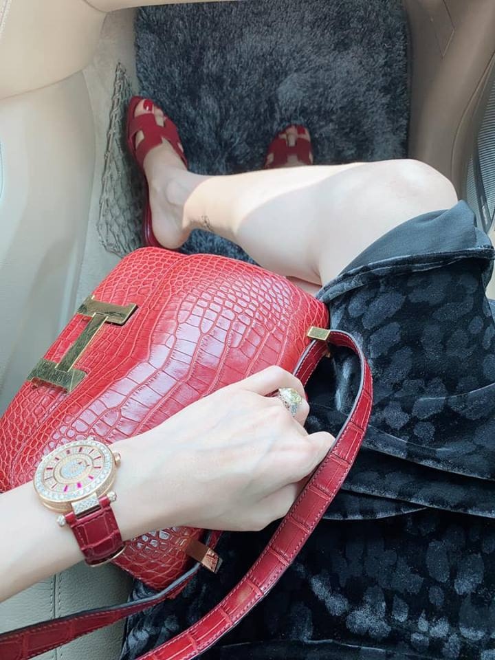 nu hoang bolero le quyen va khoi tai san khung o tuoi 38