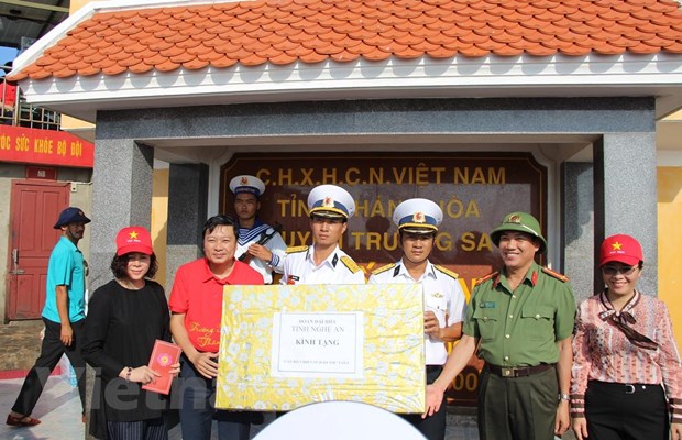 Hải trình 8 ngày vượt trùng khơi nối đất liền với biển đảo Trường Sa hai trinh 8 ngay vuot trung khoi noi dat lien voi bien dao truong sa