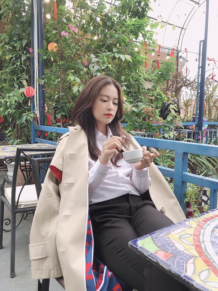 Facebook sao Việt hôm nay (18/5): Nam Thư vẫn quay "Bạn muốn hẹn hò", làm MC mai mối cho 20 cặp facebook sao viet hom nay 185 nam thu van quay ban muon hen ho lam mc mai moi cho 20 cap