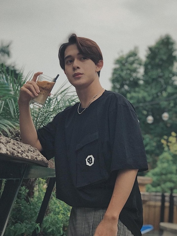 Hình mẫu của chàng trai bậc nhất si tình “Về nhà đi con” có cá tính giống Ánh Dương hinh mau cua chang trai bac nhat si tinh ve nha di con co ca tinh giong anh duong