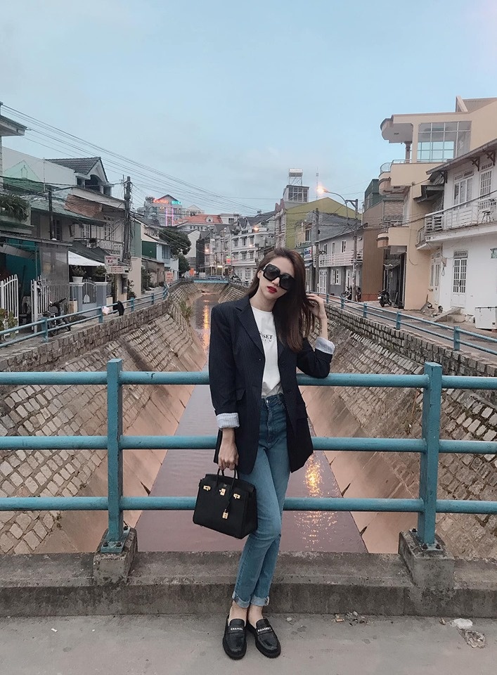 Facebook sao Việt hôm nay (28/5): Diễn viên Nguyệt Ánh khoe biệt thự gần 15 tỷ đồng, Thanh Hương diện bikini nóng bỏng facebook sao viet hom nay 285 dien vien nguyet anh khoe biet thu gan 15 ty dong thanh huong dien bikini nong bong