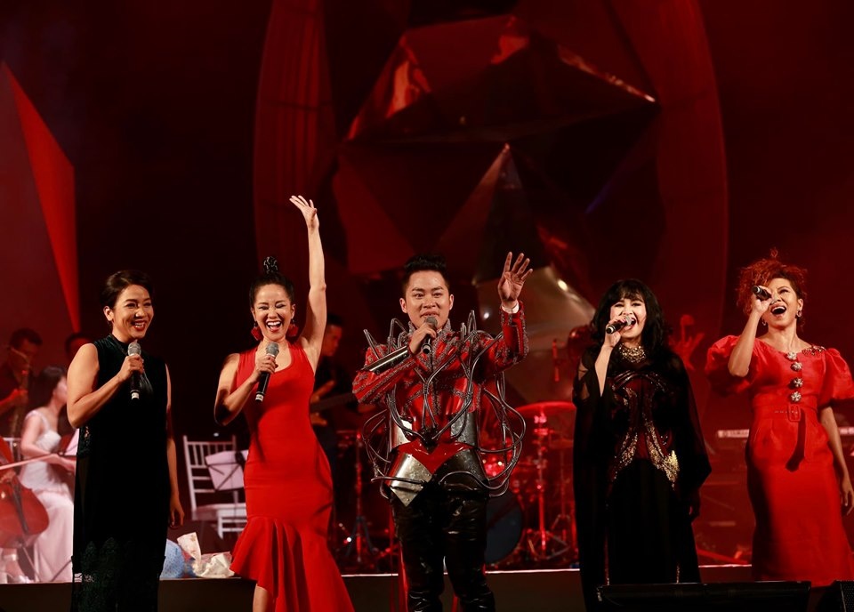 Thu Minh gây tranh cãi với danh xưng "Diva", Tùng Dương bất ngờ lên tiếng thu minh gay tranh cai voi danh xung diva tung duong bat ngo len tieng