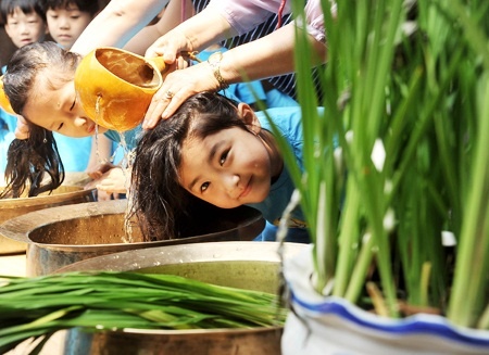 Dạo một vòng châu Á xem các nước đón Tết Đoan Ngọ 5/5 ra sao? dao mot vong chau a xem cac nuoc don tet doan ngo 55 ra sao