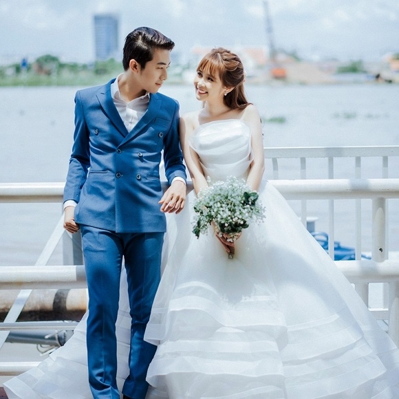 Facebook sao Việt hôm nay (6/6): Hà Hồ - Kim Lý tình tứ đeo nhẫn đôi dự sự kiện, Tiểu Vy tự tin khoe sắc facebook sao viet hom nay 66 ha ho kim ly tinh tu deo nhan doi du su kien hoa hau tieu vy tu tin khoe sac