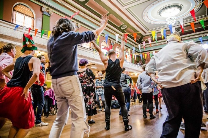 Câu lạc bộ khiêu vũ dành cho người đồng tính lớn tuổi được tổ chức lần đầu tiên ở Úc cau lac bo khieu vu danh cho nguoi dong tinh lon tuoi duoc to chuc lan dau tien o uc