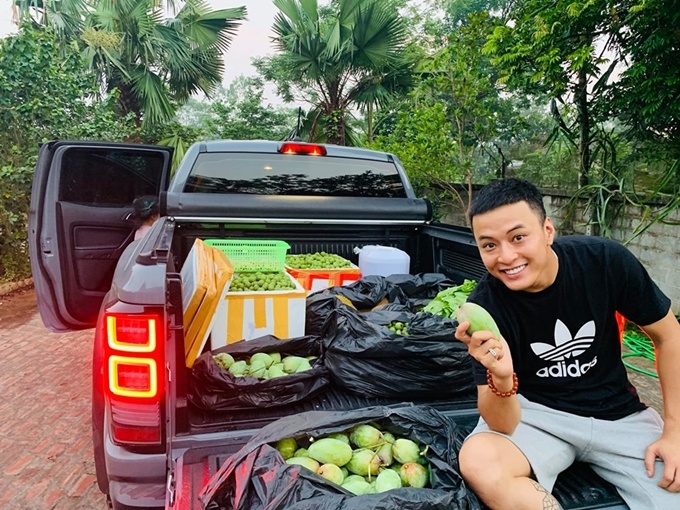 Facebook sao Việt hôm nay (8/6): Quốc Trường tích cực "thả thính", Hương Giang idol và bạn trai cũ Criss Lai tái hợp? facebook sao viet hom nay 86 quoc truong tich cuc tha thinh huong giang idol va ban trai cu criss lai tai hop