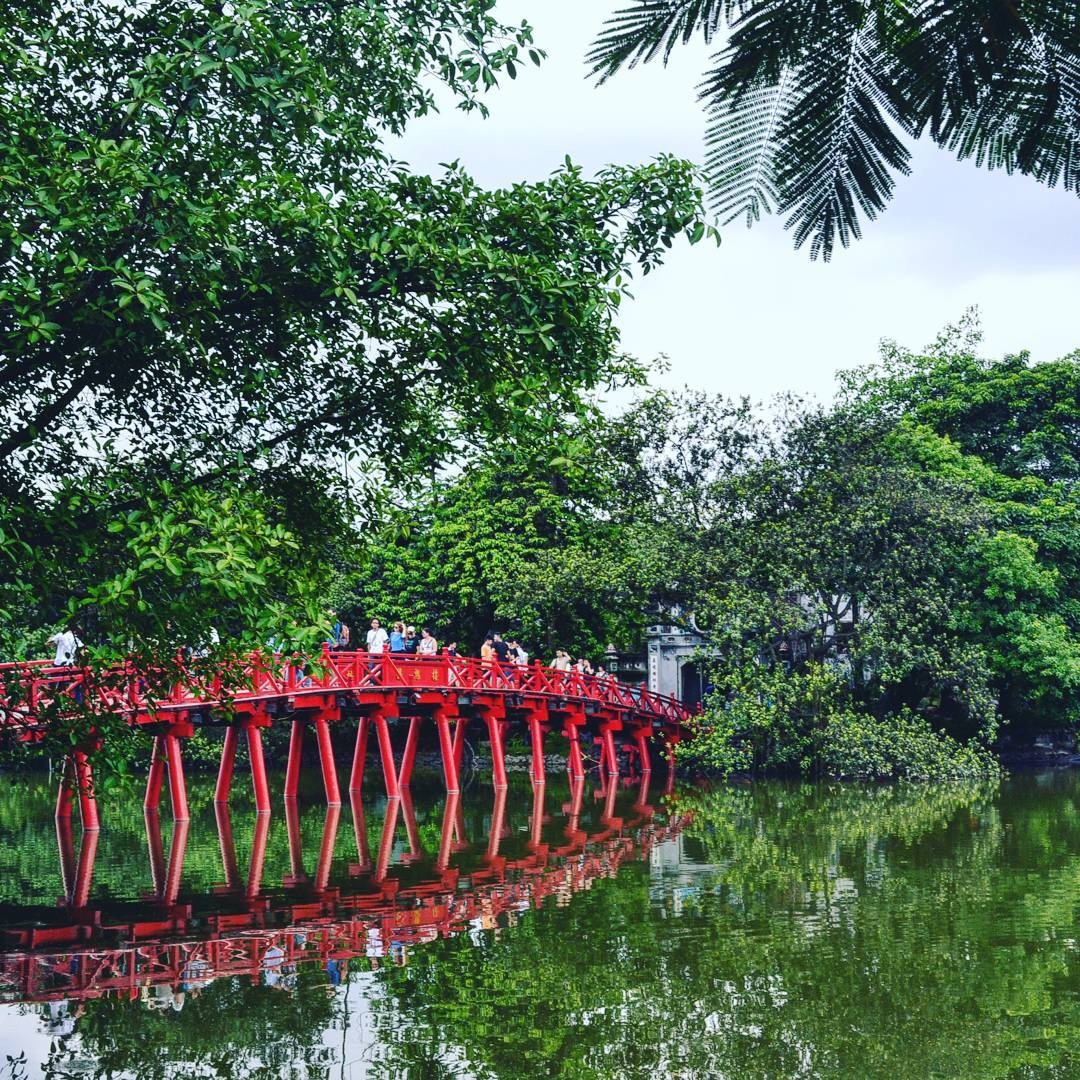 Cầu Thê Húc - Biểu tượng nét đẹp văn hóa của người Hà Thành và bí mật ít người biết đến cau the huc bieu tuong net dep van hoa cua nguoi ha thanh va bi mat it nguoi biet den