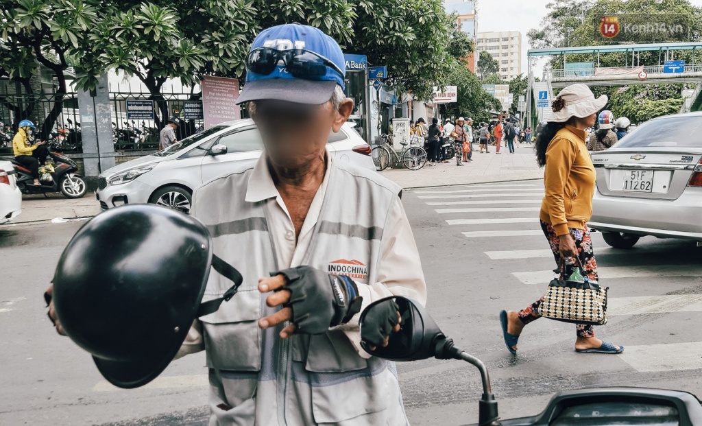 Nhân chứng vụ Lê Dương Bảo Lâm bị đánh khi phát cơm từ thiện: "Đang diễn để quay phim chú ơi" nhan chung vu dien vien le duong bao lam bi danh khi phat com tu thien dang dien de quay phim chu oi