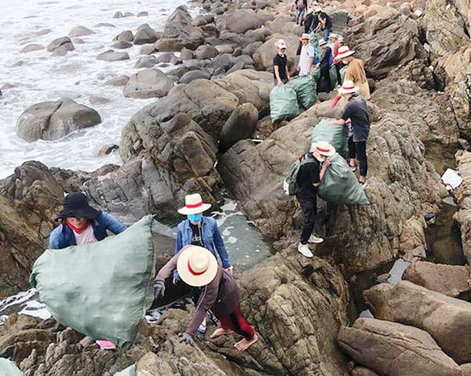 Chuyện nhặt ở bãi biển đẹp nhất hành tinh chuyen nhat o bai bien dep nhat hanh tinh