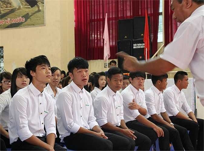 Lộ loạt ảnh dàn cầu thủ tuyển Việt Nam thời còn miệt mài đèn sách giữa kỳ thi THPT Quốc gia lo loat anh dan cau thu tuyen viet nam thoi con miet mai den sach giua ky thi thpt quoc gia
