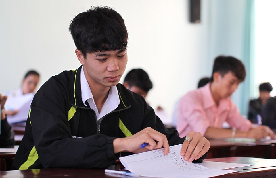 Lộ loạt ảnh dàn cầu thủ tuyển Việt Nam thời còn miệt mài đèn sách giữa kỳ thi THPT Quốc gia lo loat anh dan cau thu tuyen viet nam thoi con miet mai den sach giua ky thi thpt quoc gia