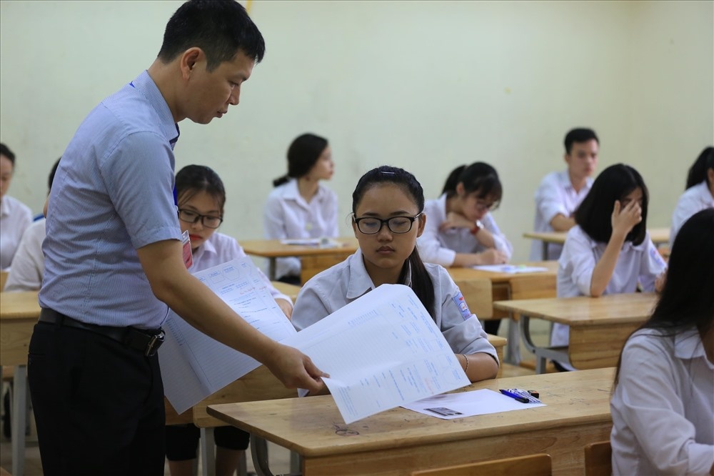 3.977 thí sinh bỏ thi, 10 thí sinh bị đình chỉ thi 3 môn tổ hợp khoa học tự nhiên 3977 thi sinh bo thi 10 thi sinh bi dinh chi thi 3 mon to hop khoa hoc tu nhien
