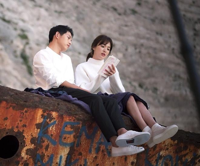 Song Joong Ki tuyệt tình đệ đơn ly hôn mà không hề thông báo, Song Hye Kyo vẫn giữ lại hình cưới song joong ki tuyet tinh de don ly hon ma khong he thong bao song hye kyo van giu lai hinh cuoi